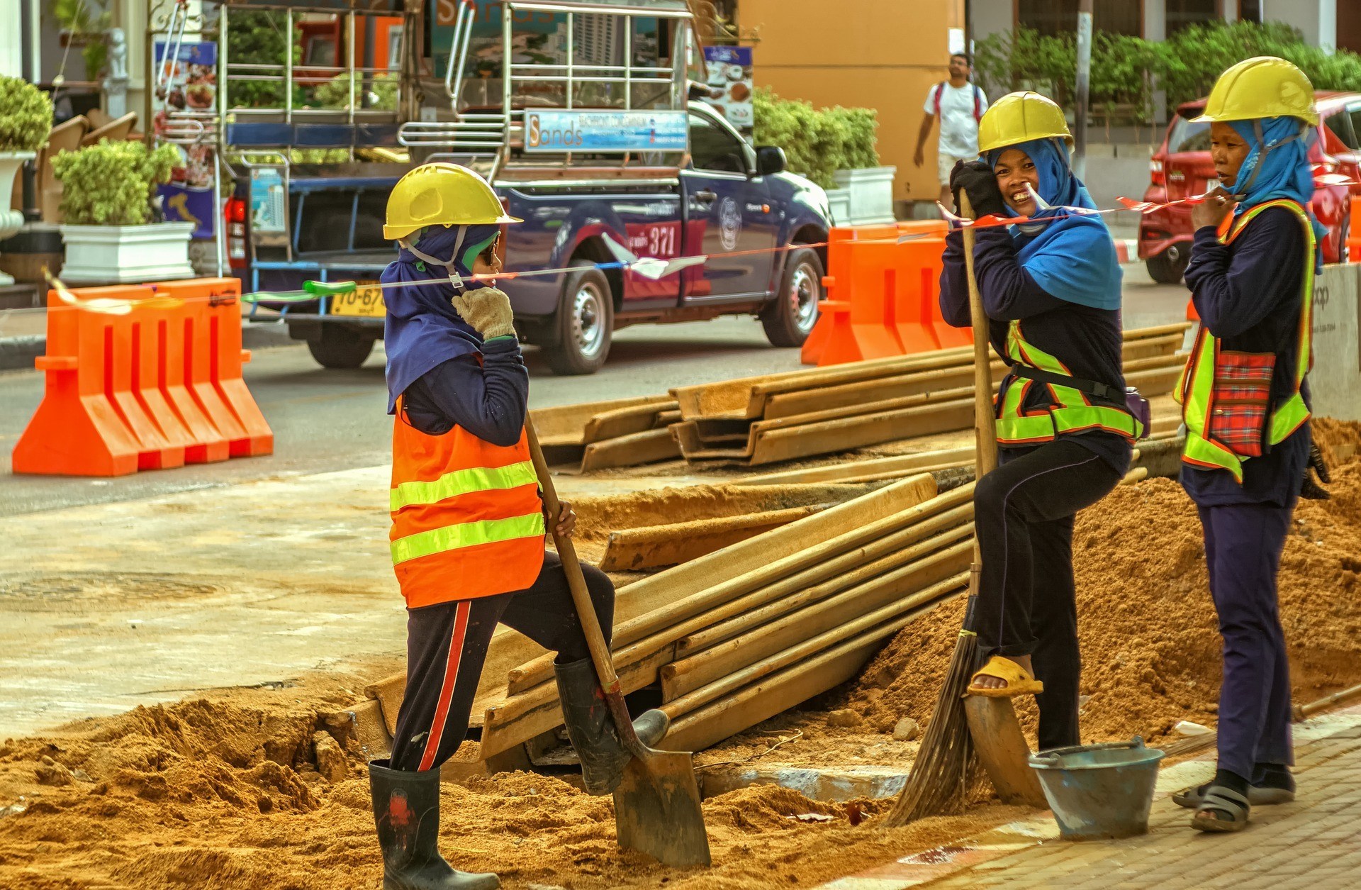 workers-5619659_1920.jpg